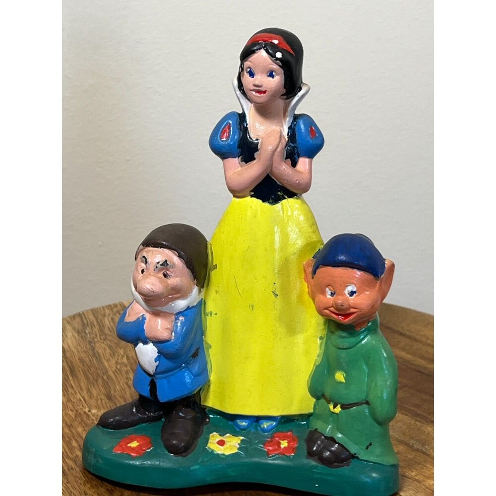 Vintage Walk Disney Snow White Figurine with Grumpy and‎ Dopey